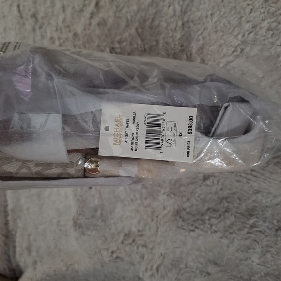 Michael Kors Jet Set Travel Bag - Picture 5 of 7